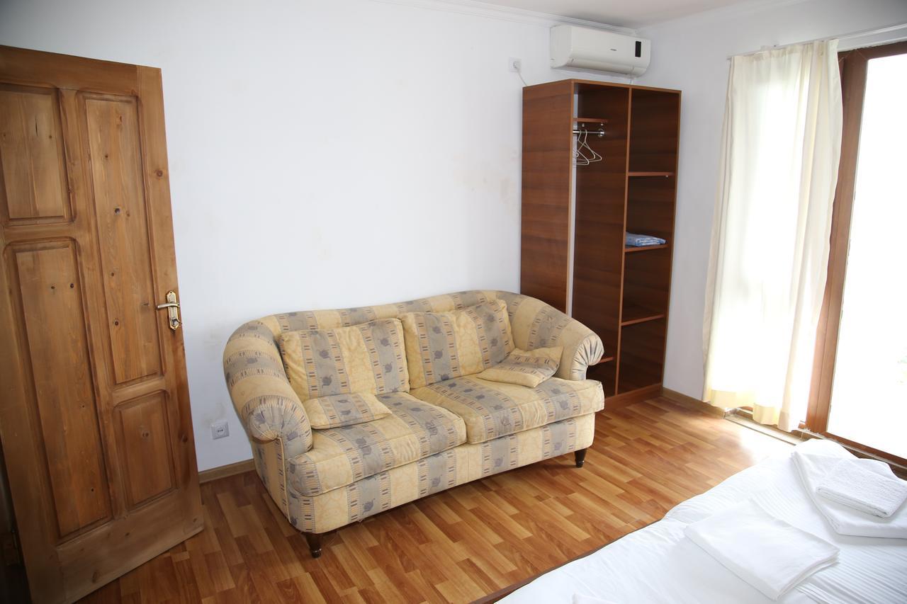 Merabi Guest House Makhinjauri Esterno foto
