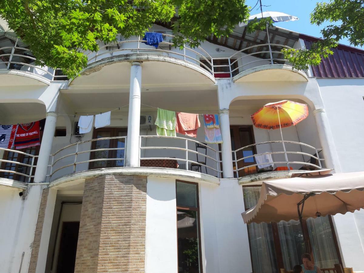 Merabi Guest House Makhinjauri Esterno foto